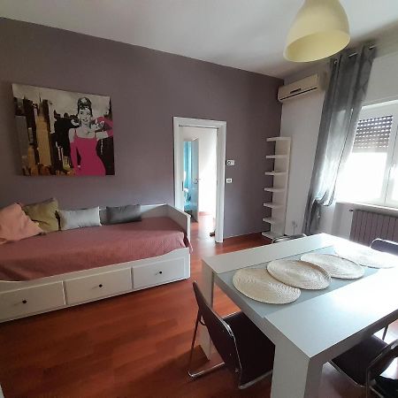 A Casa Di Sabry Apartment Bari Bagian luar foto